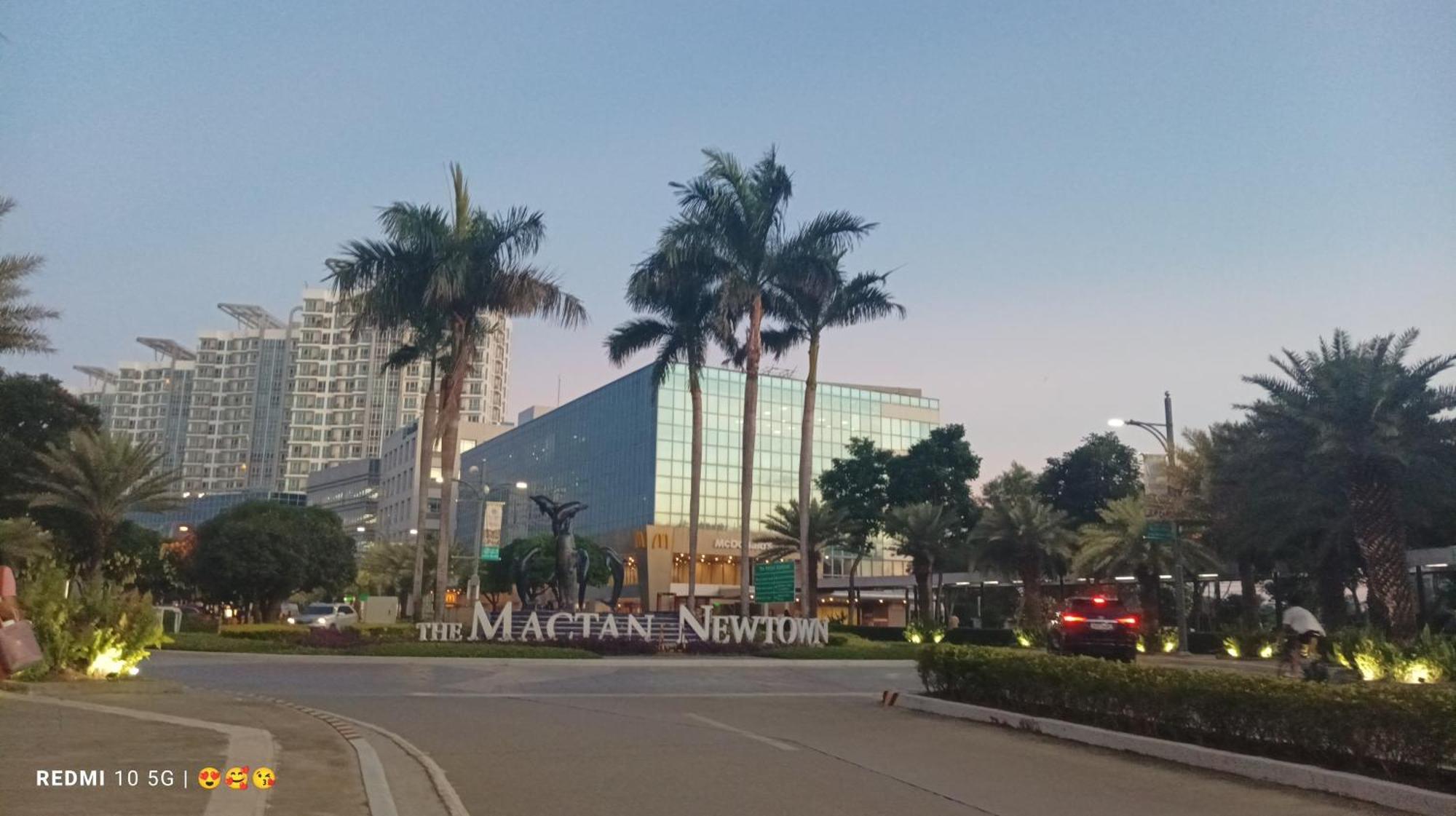 Mactan Newtown Beach Condo Мактан Экстерьер фото